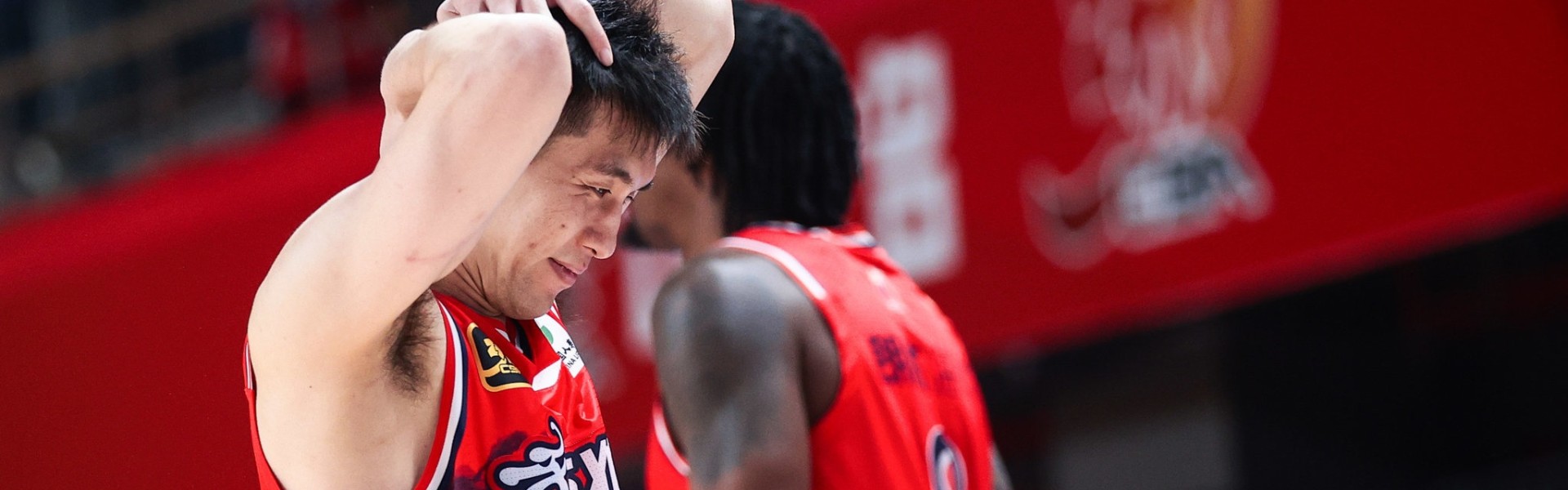 爱游戏官网-早日康复！郭艾伦重伤退场 15分钟7中3拿到7分2助