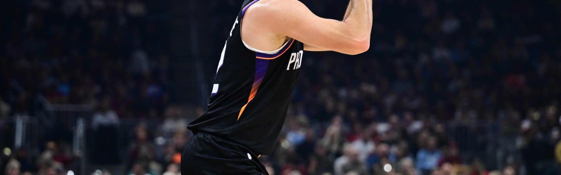 爱游戏体育-布克谈吉莱斯皮：他的表现让很多人惊讶 但我们更衣室没人惊讶